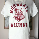 Harry Potter White Red Hogwarts Alumni Crest Graphic Tee Shirt Size XL Photo 0
