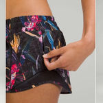 Lululemon Hotty Hot Low-Rise Lined Short 2.5"
Veiled Floral Photo 3
