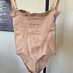 SKIMS  SEAMLESS SCULPT STRAPLESS THONG BODYSUIT‎ MICA Size L NWOB Photo 3