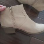 Old Navy  cream Short  boots size 8 Photo 3