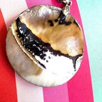 Silver tone and Shell circle Pendent Necklace Photo 8