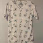 Women’s all over graphic print V Photo 1