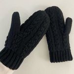 EUC Women’s solid‎ black cable knit thick crocheted winter mittens gloves M/L Photo 2