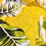 Light and Stretchy Summer Shorts Yellow Size L Photo 3