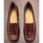 Clarks Collection Maroon Croc Embossed Patent Loafers 7M Comfort Slip Photo 4