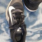 Nike Women’s 8.5  Volleyball Shoes Photo 1