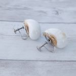 Vintage Screw On Earrings Chunky 3D Large Shell Beach Vibes White Photo 8