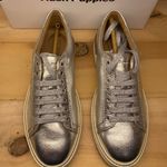 Hush Puppies NIB  - Sabine -Sz 7.5 -Silver Metallic Photo 3