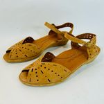 L'Amour Des Pieds “Brenn” Beige Suede Sandals size 7.5 Tan Photo 6