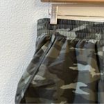 Athleta Women’s Camo Mesh Pacer Run Short 4” Size Small Photo 5