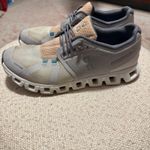 on cloud  5 Running Shoes Photo 1