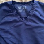 FIGS “Delmas” Navy Blue 2-Front Pockets Split Sides Scrub Top Size S Photo 3