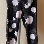 Kay Unger  Peony Print Black Leggings in Medium Photo 0