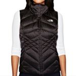 The North Face EUC  550 Down Filled Puffer Vest Black Small Photo 1