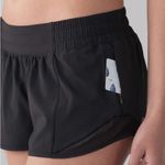 Lululemon  Hotty Hot Short II *2.5" Photo 3