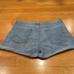 Old Navy  women’s mid-rise wow Jean shorts size 12. Photo 7