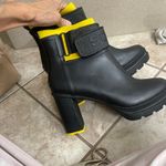 Sorel medina III Black Yellow Heeled Ankle Rain Boots Women's SZ 10 Waterproof Photo 2