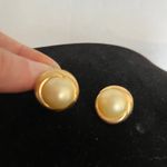 Vintae Ciner Cabachon Pearl Clip On Earrings Gold Signed Classic Glam Old Money Photo 5