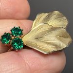 Vintage Gold Leaf & Emerald Green Rhinestone Clip Photo 5