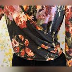 Rue 21  floral surprise V neck top size S Photo 2