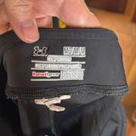 Under Armour  Black Athletic Volleyball Workout Shorts Compression Fit Sz Medium Photo 6