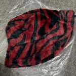 Urban Outfitters Knox Printed Faux Fur Bucket NWT - Red Photo 3