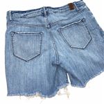 Vera Wang Simply  denim mid rise shorts size 6 floral embroidered Photo 1