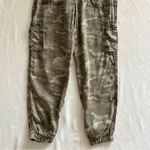 American Eagle EUC XS  Casual Army Print Camo Cargo Pants 6 Pockets Jogger Photo 2