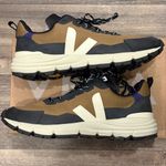 VEJA  Dekkan Alveomesh Athletic Tennis Shoes Size 9 New Photo 0