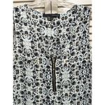 Harvé Benard Harve' Bernard White/Blue Floral Sleeveless V-Neck Size Small Blouse Zip Pockets Photo 1