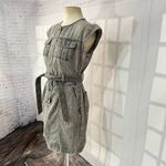 White House | Black Market WHBM Women's Snap Button Front Gray Acid Wash Belted Denim Mini Dress Size 00 Photo 2