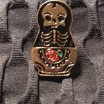 New Skeleton with Rose Tac Pin Great for Halloween 🎃 💀 Black Photo 3