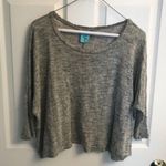 Happening in the present  3/4 gray top M Photo 1