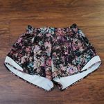Lululemon  Hotty Hot Floral Edgy Feminine Workout Low Rise Lined Shorts Size 4 Photo 1