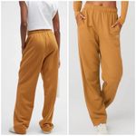 Alo Yoga  Accolade Straight Leg Sweatpants Gold Toffee Size Medium Photo 1