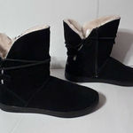 Koolaburra by UGG S/N 1019361 black suede sheepskin Photo 0