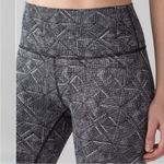 Lululemon Wunder Under High Rise 7/8 Tight Geometric Black & White Print size 6 Photo 3