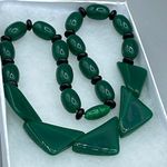 Vintage green acrylic hidden clasp geo shaped tubular black disk choker Photo 1