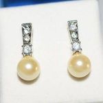 Avon 2004 NIB Rhinestone Pearlesque Post Silver tone Wedding/Bridal Earrings Photo 0