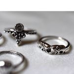 Source Unknown NWOT 7Pc Trendy Silver Tone Metal Alloy Rhinestone Accents Size 5.5 to 8.5 Rings Photo 1