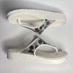 Skechers  Foamies Cali Breeze 2.0 Thong Sandals in Uproar White Photo 6