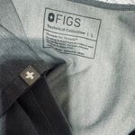 FIGS  Grey Scrub Top Womens sz L Gray Nurse Medical Comfort PO# 2453 Photo 4