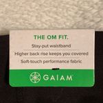 Gaiam Women’s Capri Yoga Pants Photo 5