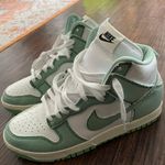 Nike Women’s Dunks High Photo 1