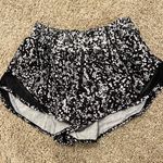 Lululemon Hotty Hot Short 2.5” Photo 0