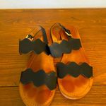 Black and Tan Sandals with Wavy Straps Sz8.5 Size 8.5 Photo 1