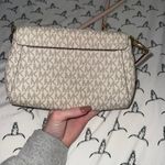 Michael Kors Crossbody Purse Photo 1