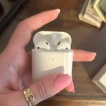 Apple AirPods Photo 0