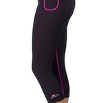 Delfin Women’s Spa Mineral Infused Exercise capris pink & black size Medium Photo 2