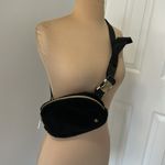 Lululemon  Everywhere Belt Bag 1L Black Fleece Photo 4